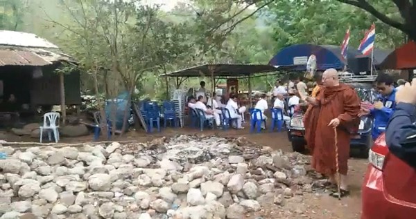 รถทัวร์แหกโค้ง