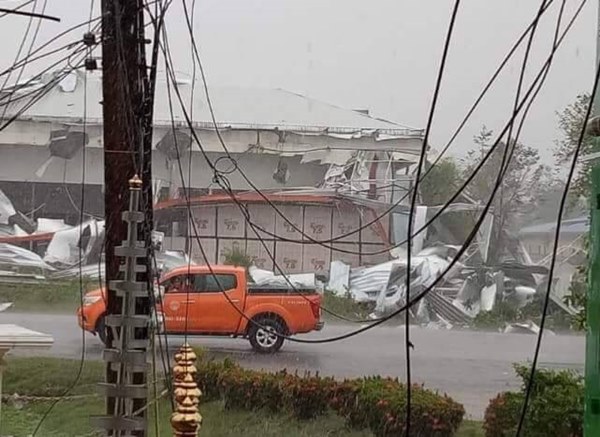 พายุฤดูร้อนถล่มสกลนคร