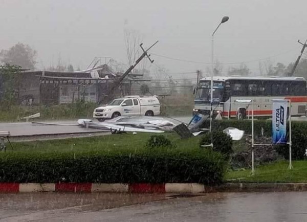 พายุฤดูร้อนถล่มสกลนคร