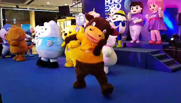 พี่มาสคอตกระทิงเต้นคุกกี้เสี่ยงทาย