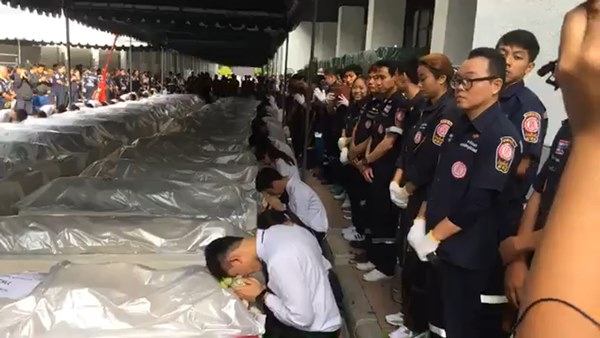 นิสิตแพทย์จุฬาฯ ร่วมพิธีบรรจุร่างอาจารย์ใหญ่