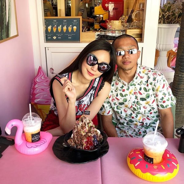 เมย์ เจ เลิกกัน