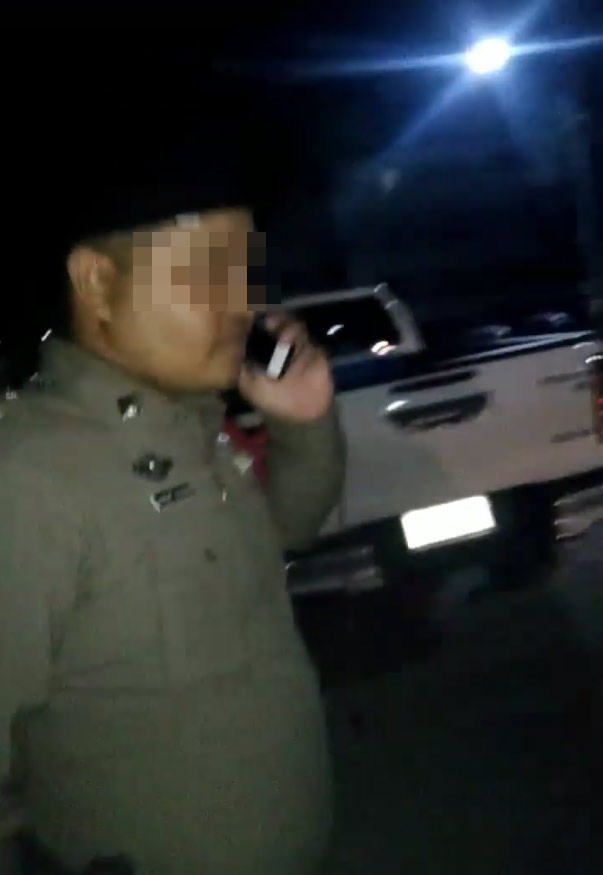 ตำรวจตั้งด่านจับใบขับขี่