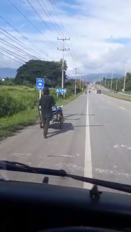 หนุ่มเดินเท้าจากใต้ไปดอยอินทนนท์