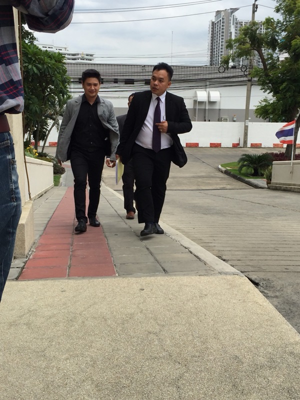 ปั๊ม AF5 ยื่นฟ้อง ดร. ไฮโซสาว