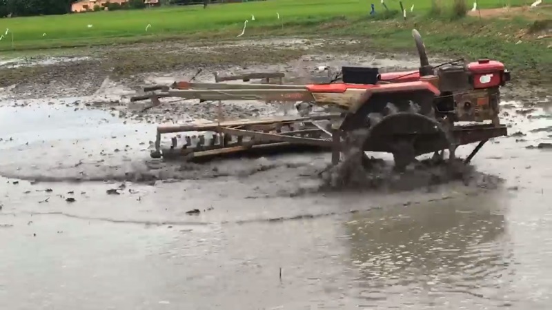 รถไถบังคับวิทยุ