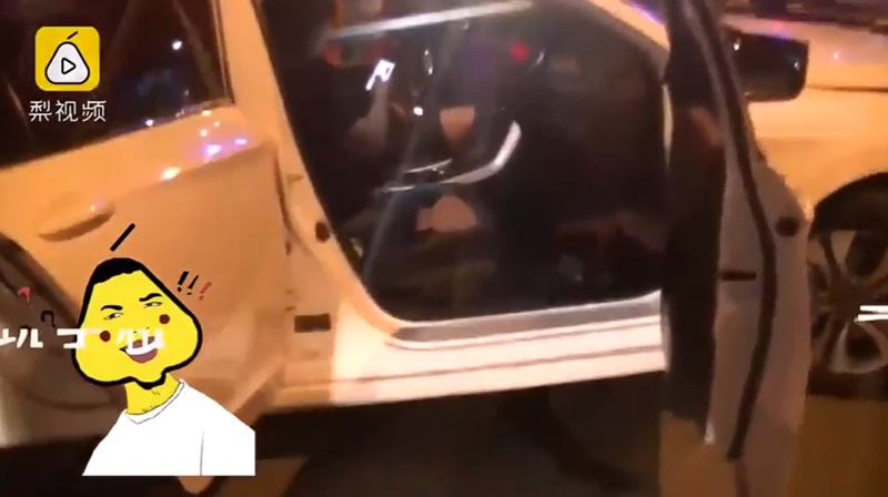 เหล็กยาว 4 เมตร แทงทะลุอก แต่ยังกดมือถือเล่น