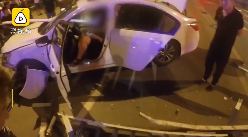 เหล็กยาว 4 เมตร แทงทะลุอก แต่ยังกดมือถือเล่น