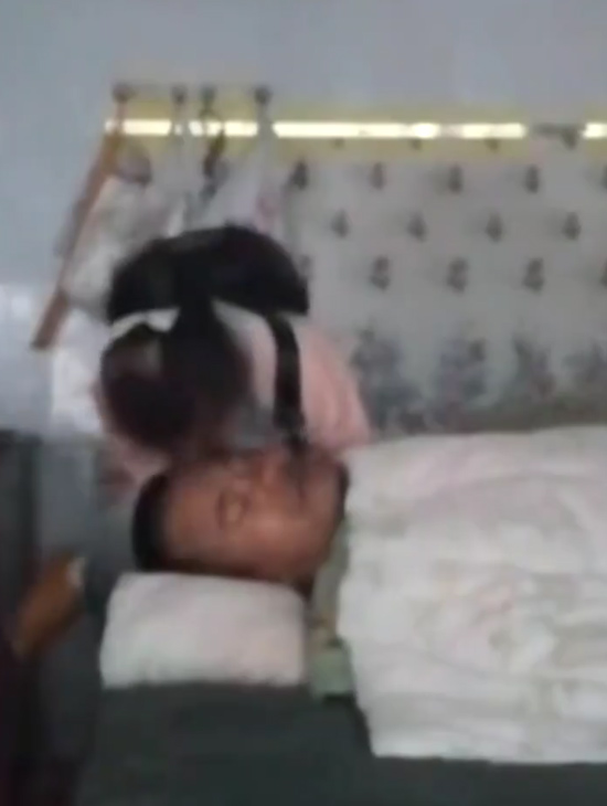 ลูกสาว 6 ขวบดูแลพ่อพิการ