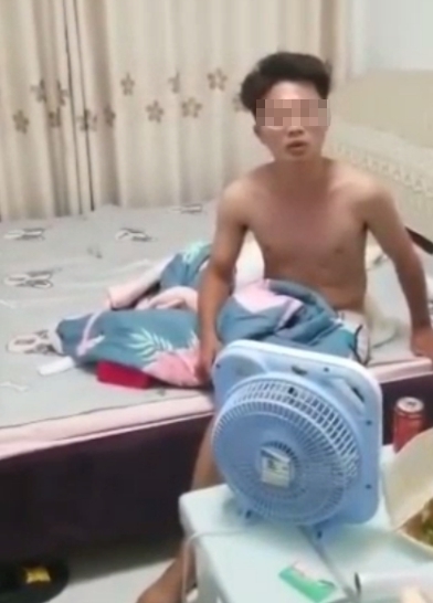 ลูกค้าบังคับหนุ่มเดลิเวอรี่มีเซ็กส์