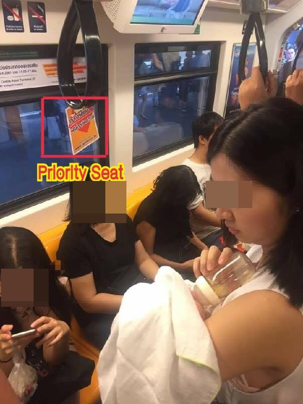 ดราม่าสาวยืนให้นมบนรถไฟฟ้า