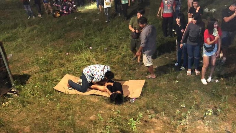 นัวเนียหน้าเวทีหมอลำ