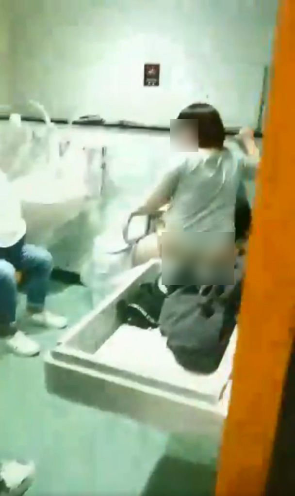 เซ็กส์ในห้องน้ำ