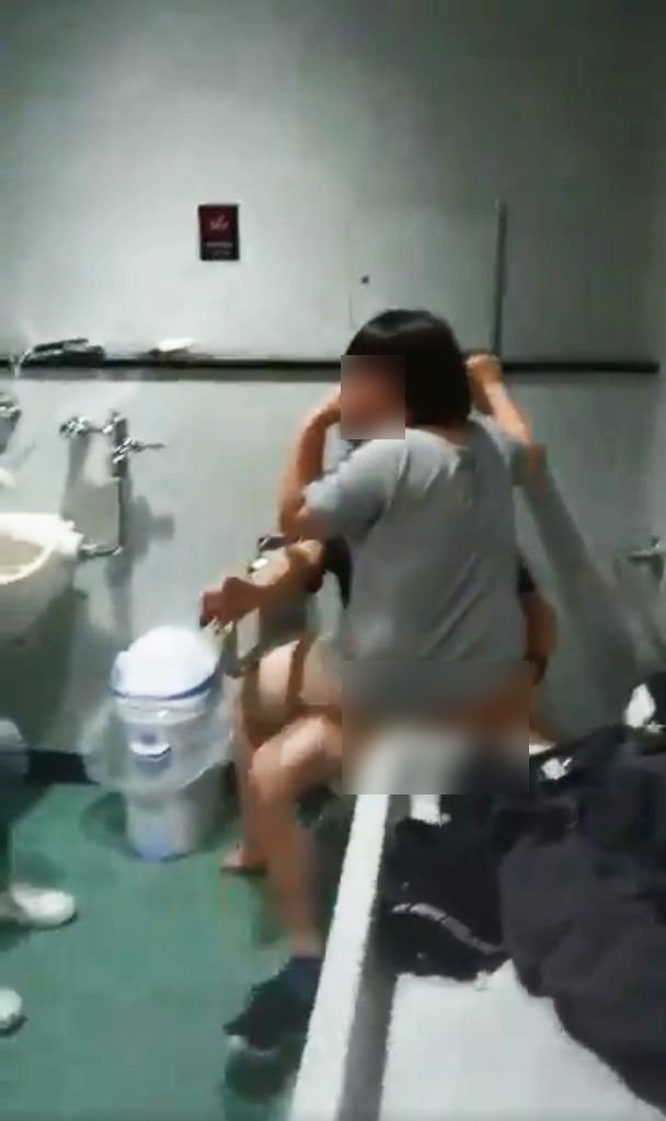 เซ็กส์ในห้องน้ำ