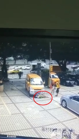 แกล้งถูกรถชน