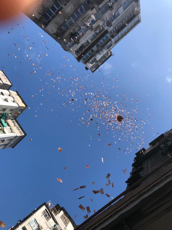 โปรยเงินจากฟ้า