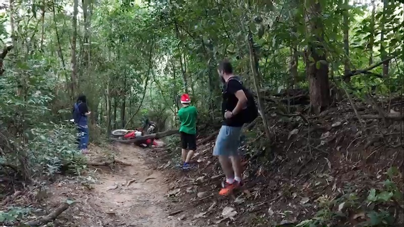 แก๊งวิบาก ขี่มอเตอร์ไซค์บุกเส้นทางธรรมชาติดอยสุเทพ 