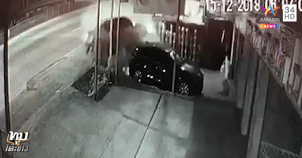 bmwพุ่งชนร้านช่าง