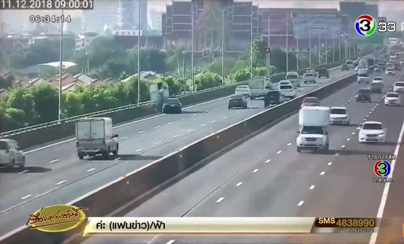 เบนซ์ชนคนตกทางด่วน