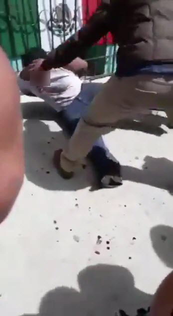 ชาวบ้านรุมรุมประชาทัณฑ์ เผาทั้งเป็น