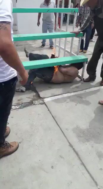 ชาวบ้านรุมรุมประชาทัณฑ์ เผาทั้งเป็น