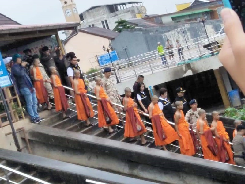 ทีมหมูป่าร่วมลอยอังคารจ่าแซม