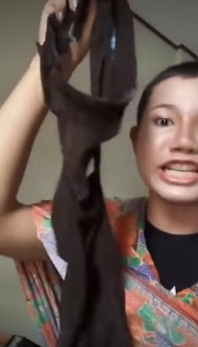 ดราม่าบริจาคเสื้อผ้าขาด