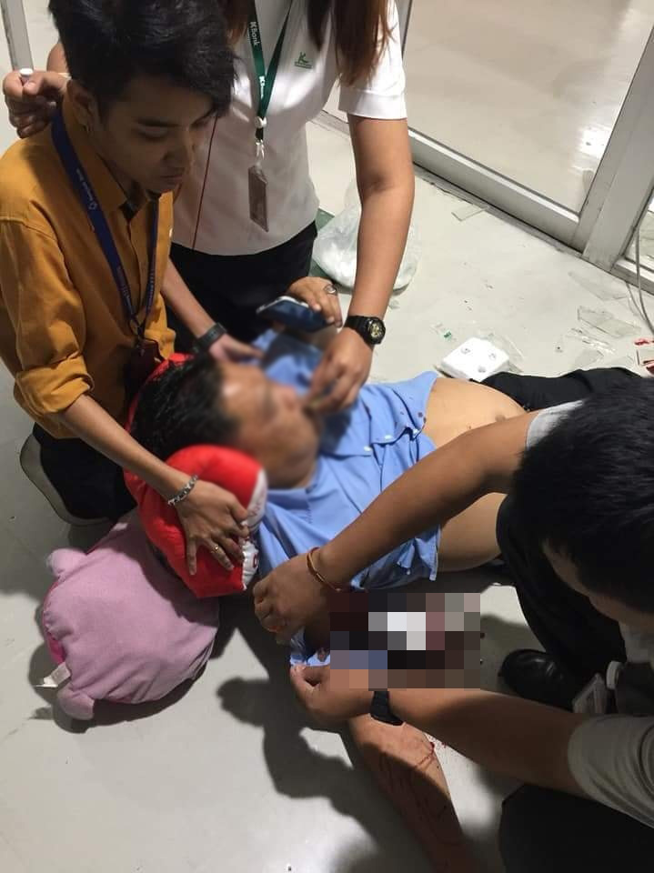 เดินชนกระจก