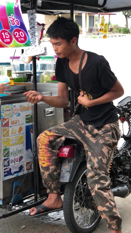 หนุ่มพิการสู้ชีวิต