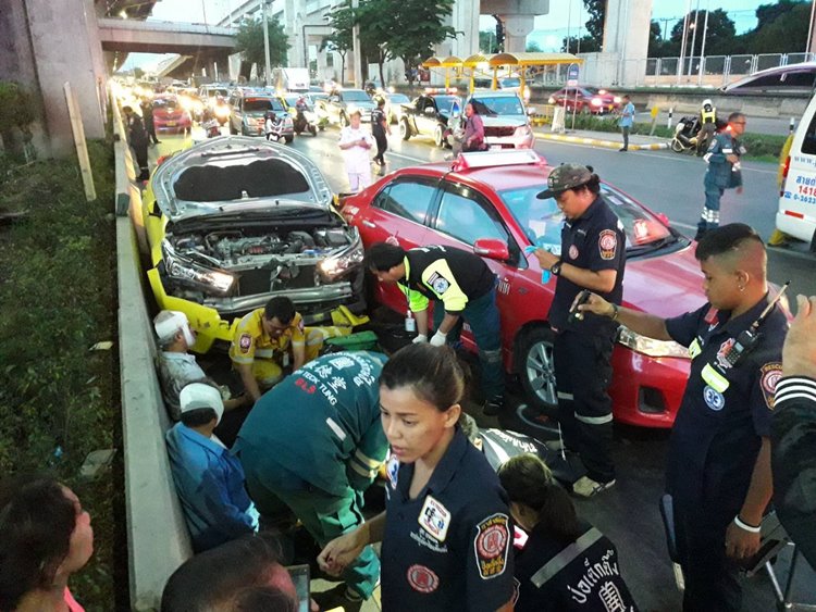 รถชน 8 คัน