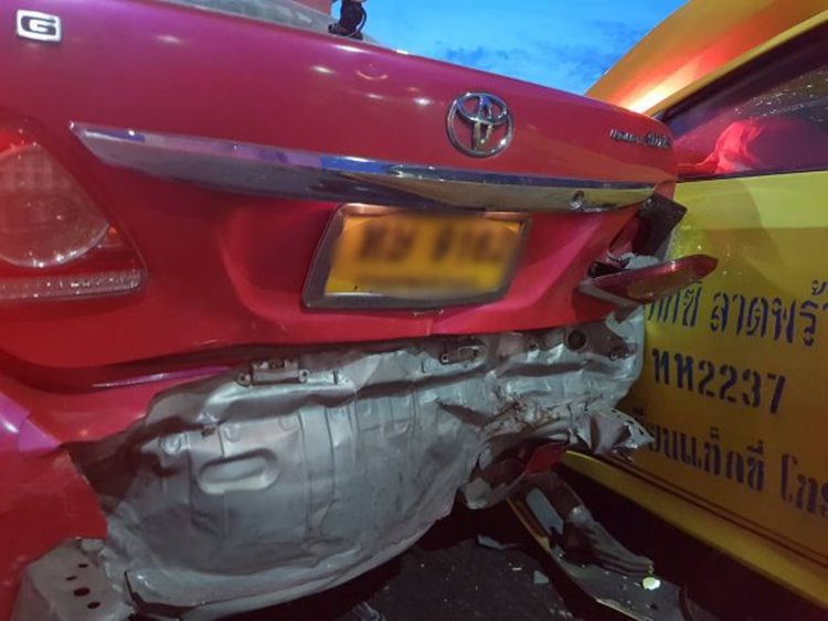 รถชน 8 คัน