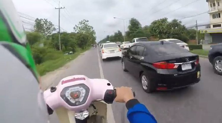 ขี่รถยกล้อ