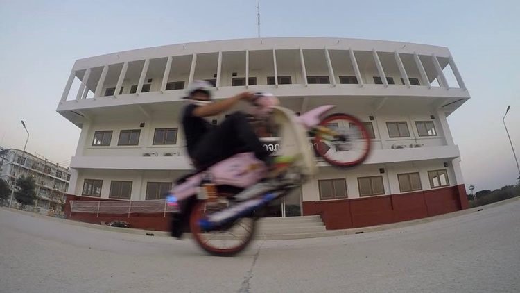 ขี่รถยกล้อ