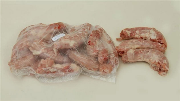 นิ้วคนปนกับเนื้อไก่