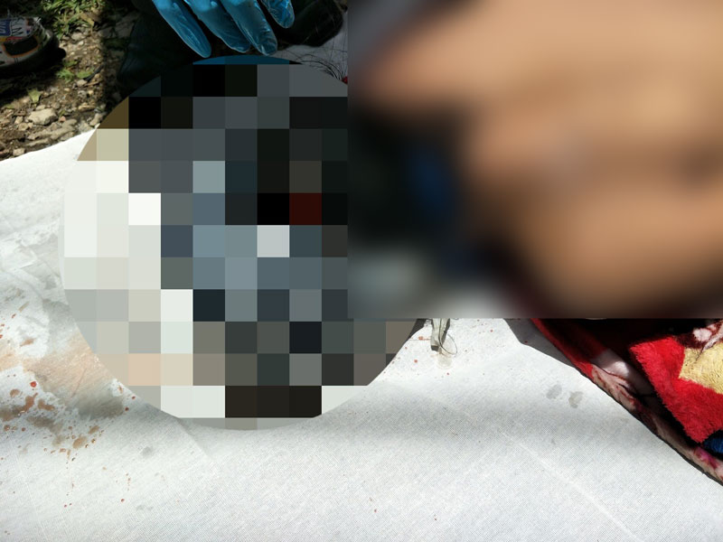 ฆ่ารัดคอสาวเปลือย ห่อผ้าห่มทิ้งคูน้ำ