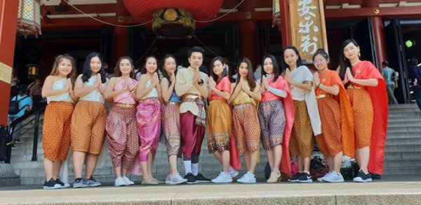 ก๊วนออเจ้า สวมชุดไทยเที่ยวญี่ปุ่น