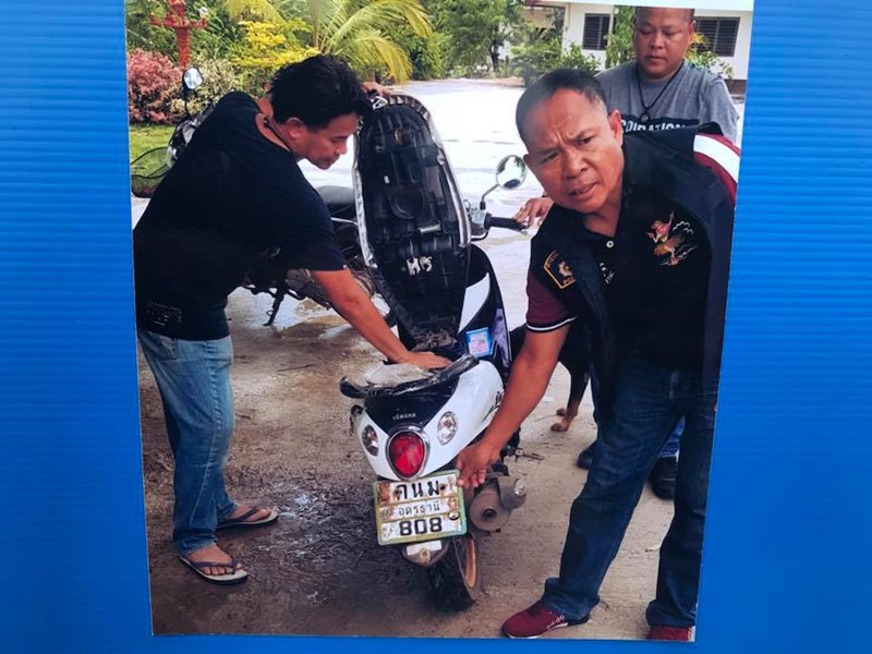 พระเอกลิเกขโมยรถ