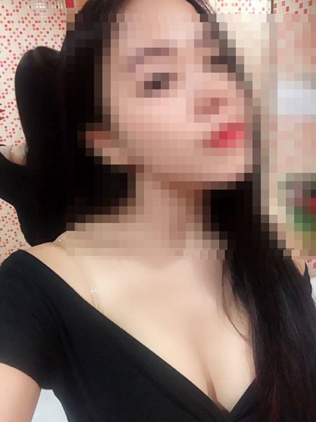 กรีดแขนตัวเอง