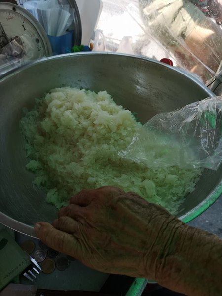 ยายขายขนมสู้ชีวิต