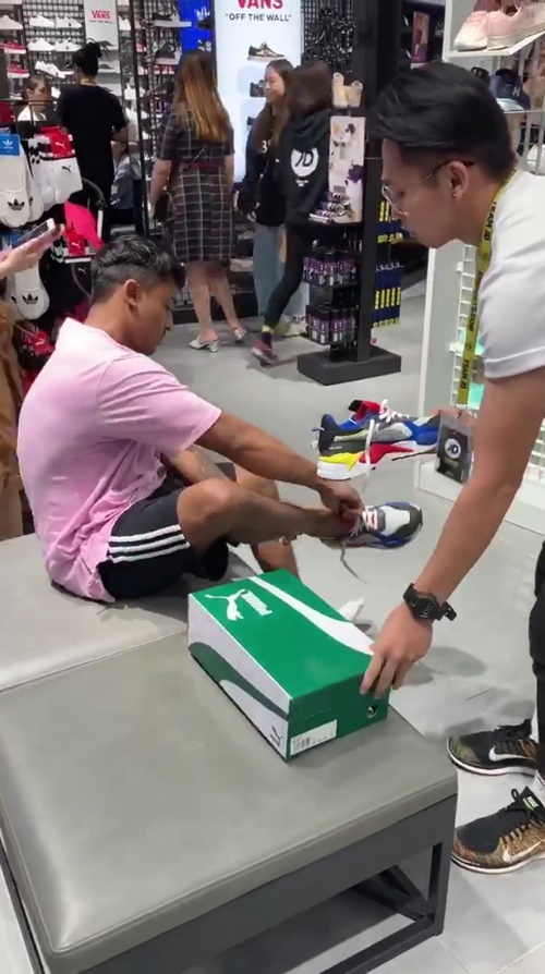 ลองรองเท้า