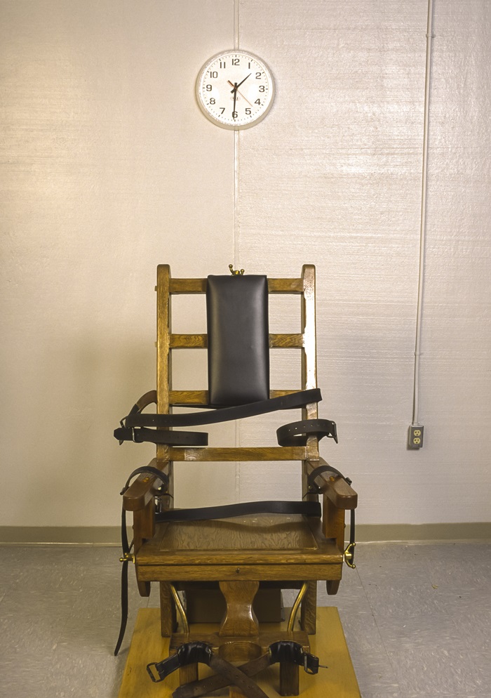 ประหารชีวิตนักโทษด้วยเก้าอี้ไฟฟ้า