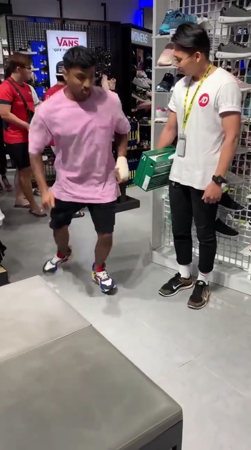 ลองรองเท้า