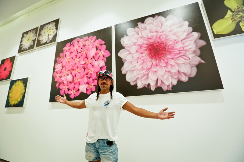 the wOrlds iconic masterpiece Of art at centralwOrld