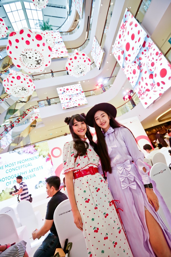 the wOrlds iconic masterpiece Of art at centralwOrld