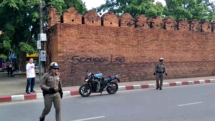 หนุ่มอังกฤษพ่นสีกำแพงเชียงใหม่