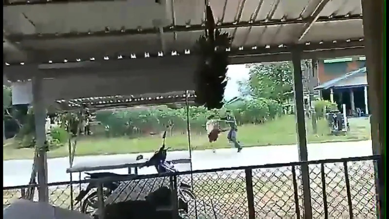 คนเมายาบ้าทำร้ายตำรวจ