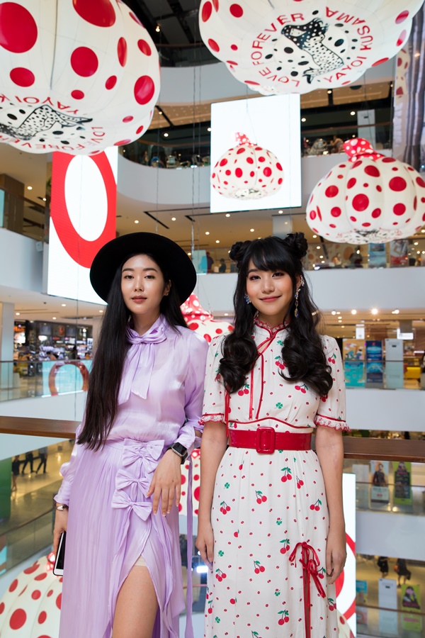 the wOrlds iconic masterpiece Of art at centralwOrld