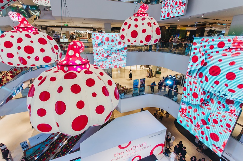 the wOrlds iconic masterpiece Of art at centralwOrld