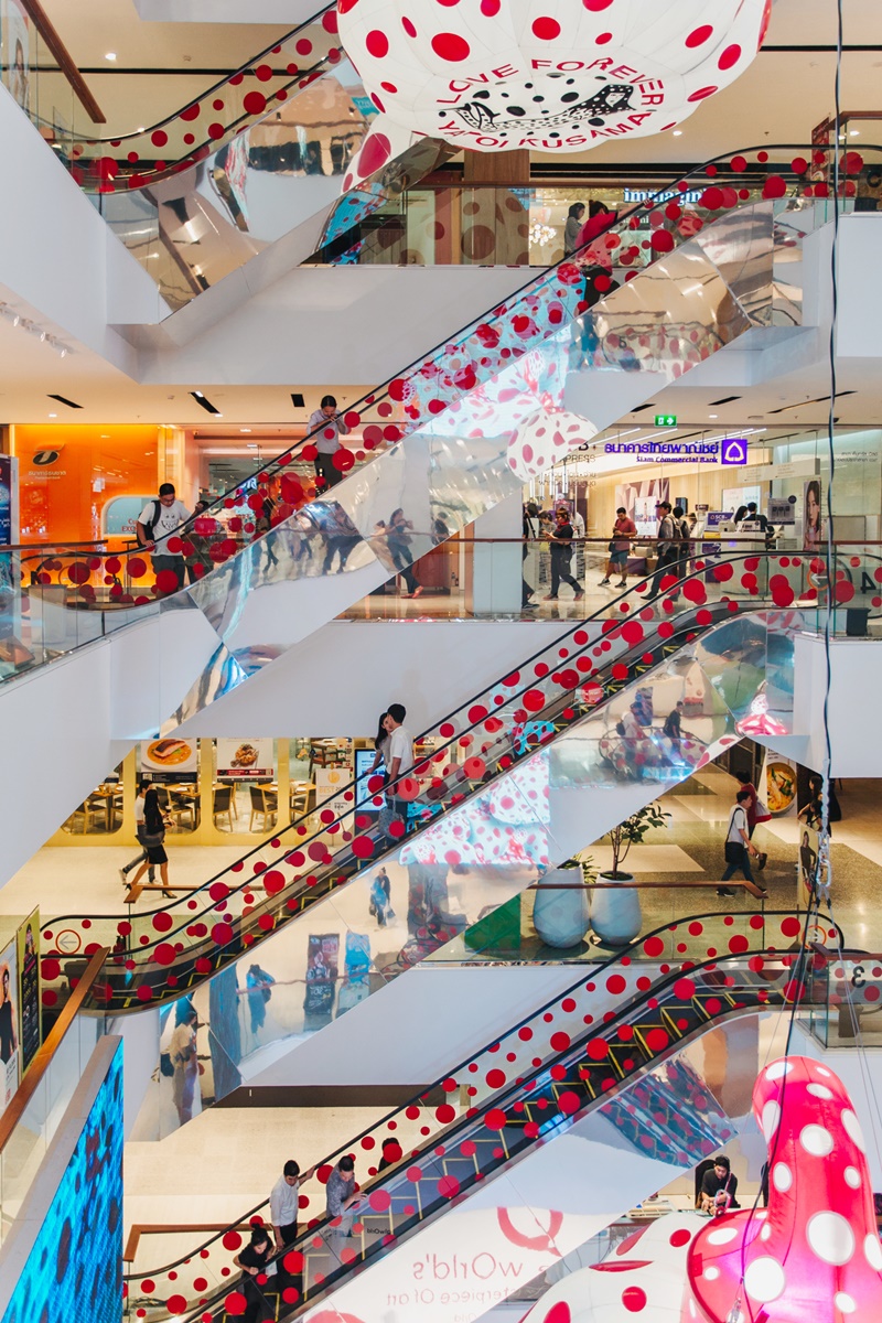 the wOrlds iconic masterpiece Of art at centralwOrld