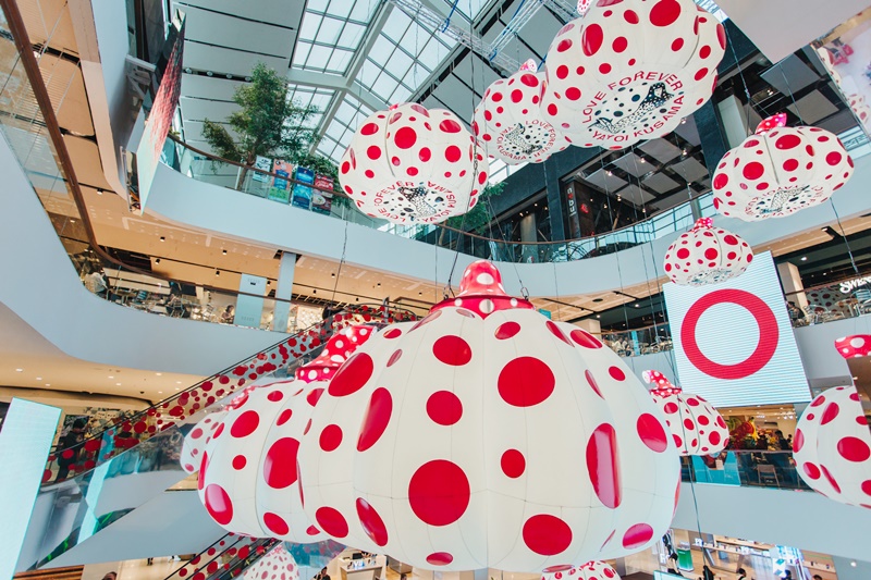 the wOrlds iconic masterpiece Of art at centralwOrld